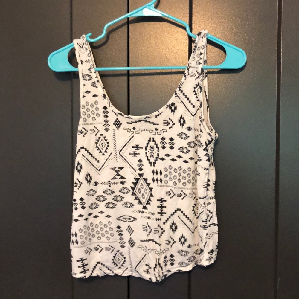 Patterned tank